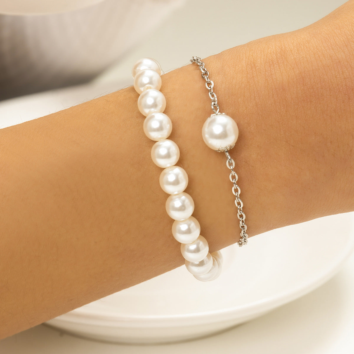 Simple Fashion In Europe And America Hand Jewelry Stringed Pearls Bracelet Two-piece Set